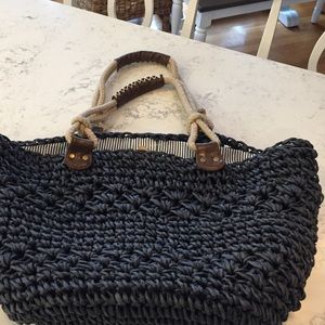 Navy straw tote
